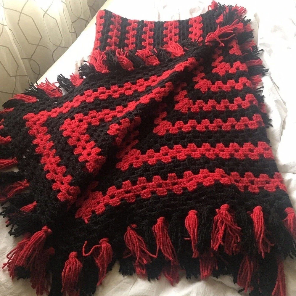 Handmade Blanket Full Sz Bed Cover Red/Black Fringe Pre-Owned
